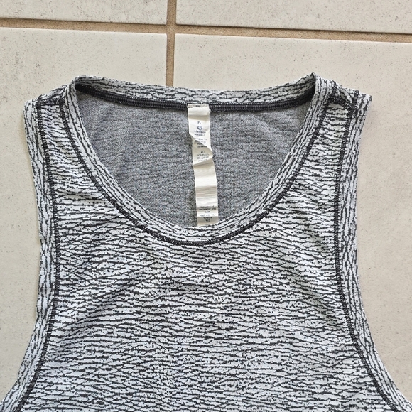 Lululemon Black & White Athletic Tank Top Size 8 Workout Yoga - Picture 3 of 6